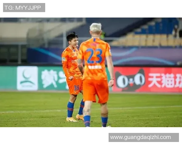 申花与华夏幸福激战正酣比分悬念引发球迷热议 申花与华夏幸福激战正酣比分悬念引发球迷热议